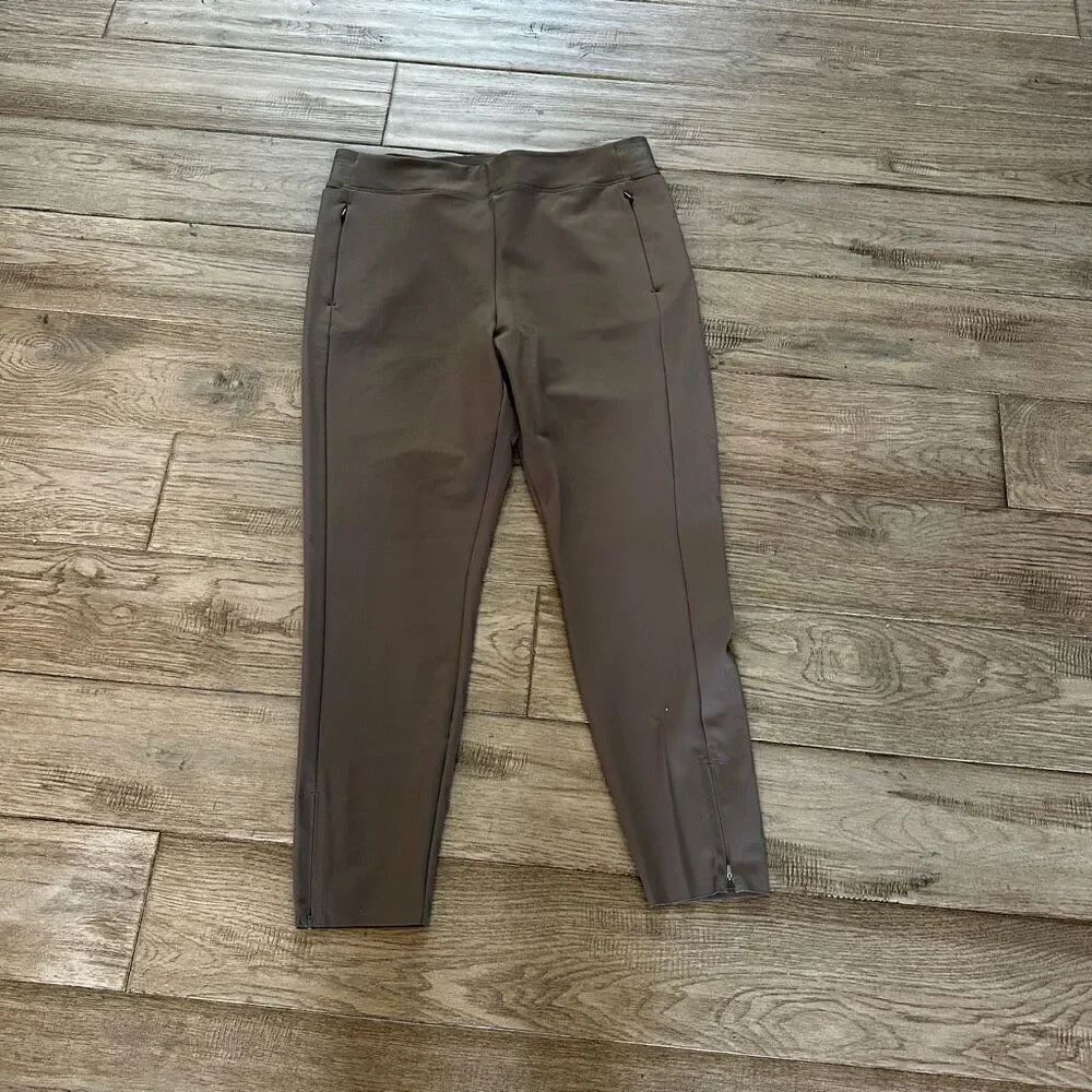 Athleta mushroom 16 Flat front Ankle Straight Leg Trousers
